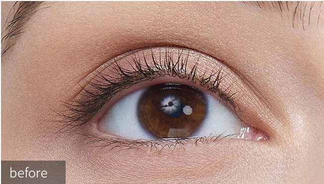 Zoom sur la frange de cils travaill&eacute;e au mascara Sky High